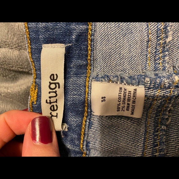 Refuge Jean Shorts - Picture 2 of 3